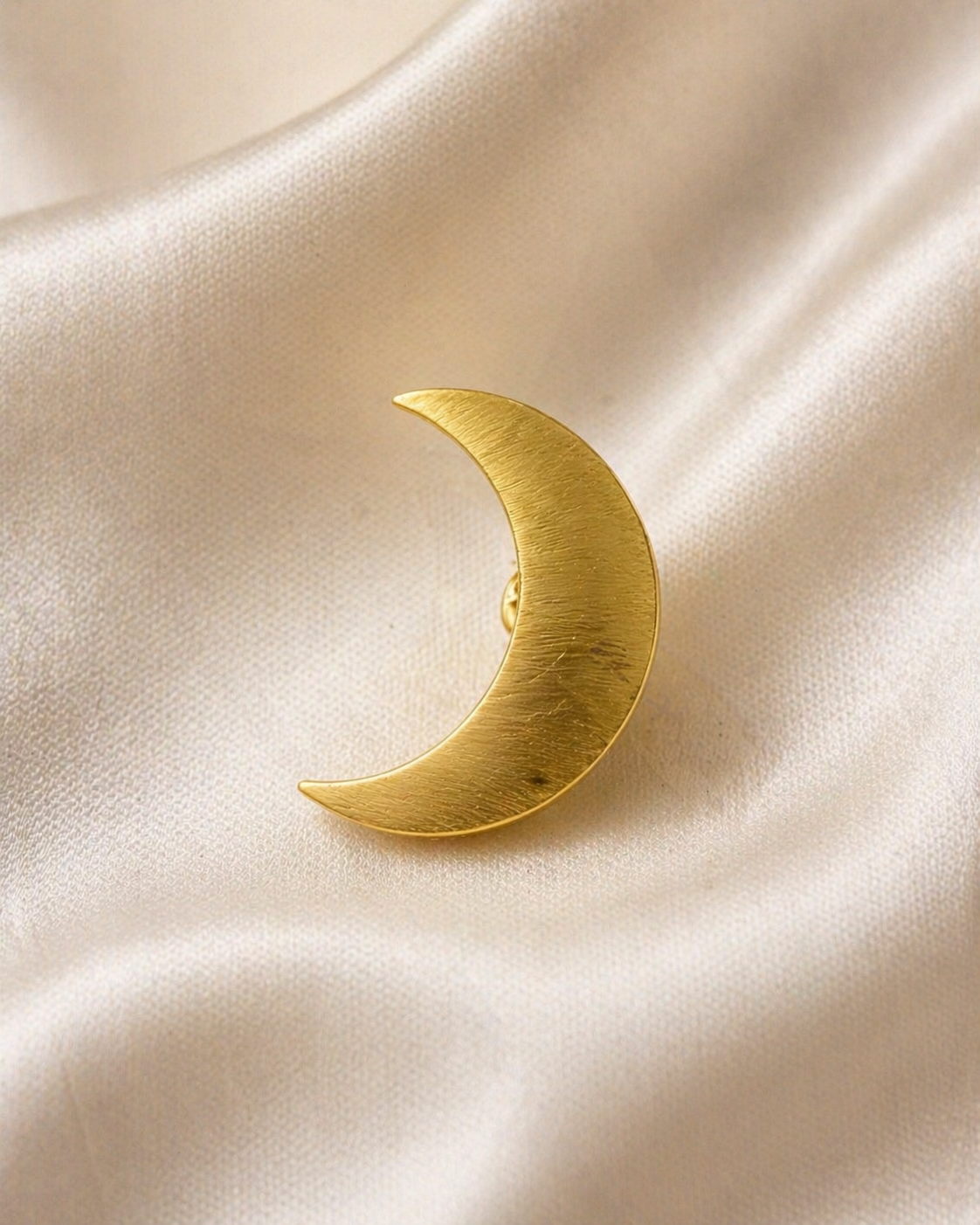 Luna Crescent Moon Brooch – Gold Celestial Lapel Pin